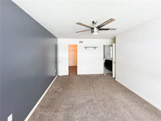 1021 Livorno Dr, Collier Twp, PA 15071