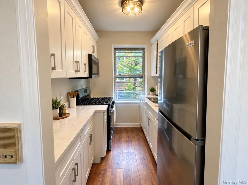 78-05 141st Street 2L, Kew Garden Hills, NY 11367 — photo 3