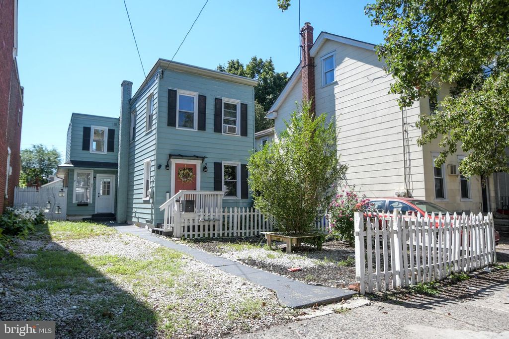 370 BEECH ST, POTTSTOWN, PA 19464 — exterior