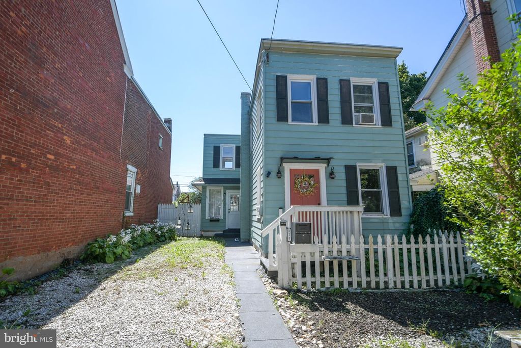 370 BEECH ST, POTTSTOWN, PA 19464 — photo 2