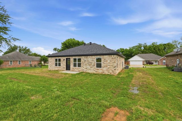 106 Parkway Avenue, Morrilton, AR 72110
