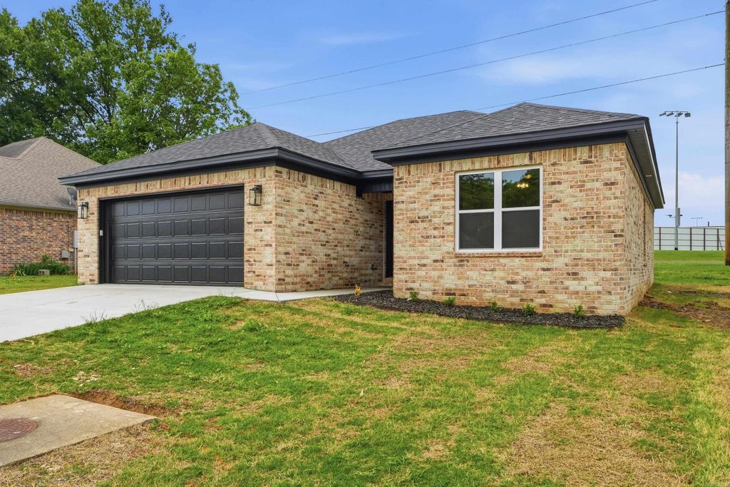 106 Parkway Avenue, Morrilton, AR 72110