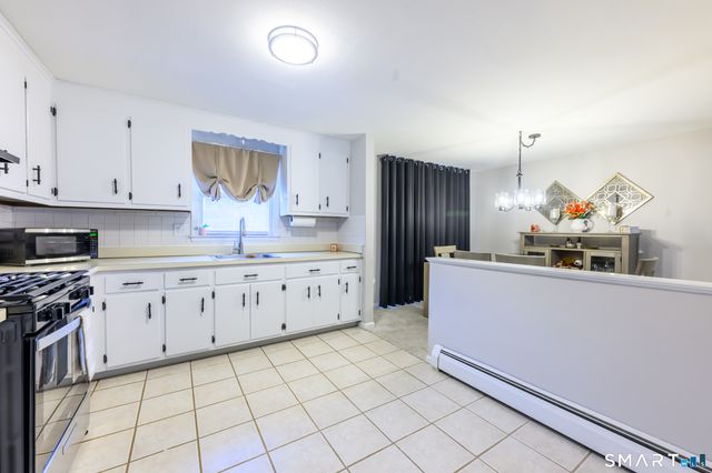 17 Lyme Street, Windsor, CT 06095