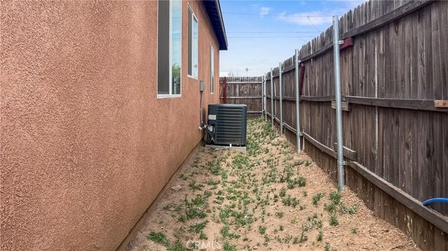 756 S 8th, Colton, CA 92324