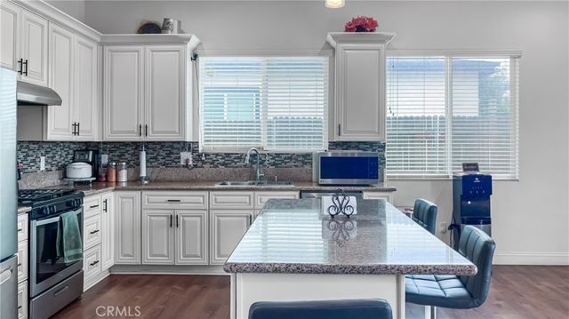 756 S 8th, Colton, CA 92324