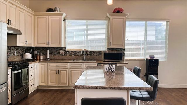 756 S 8th, Colton, CA 92324
