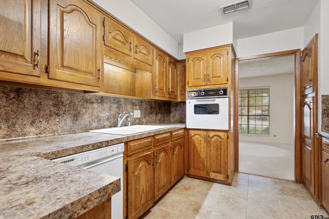 2715 Rockbridge, Tyler, TX 75701