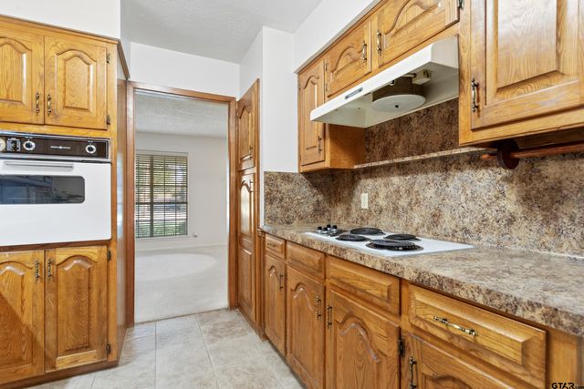 2715 Rockbridge, Tyler, TX 75701