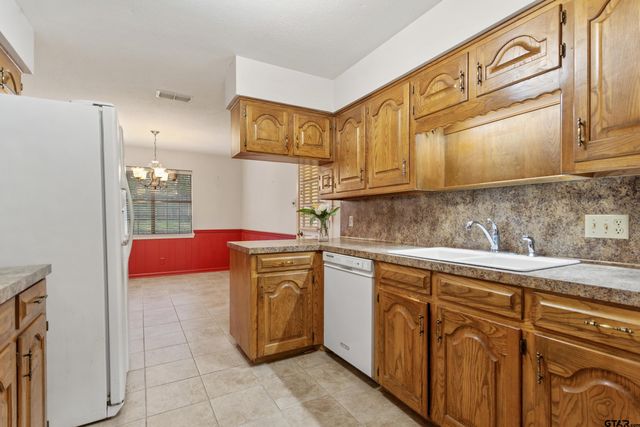 2715 Rockbridge, Tyler, TX 75701