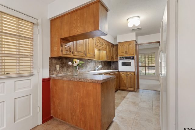 2715 Rockbridge, Tyler, TX 75701