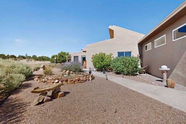 8 Estambre Court, Santa Fe, NM 87508
