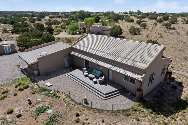 8 Estambre Court, Santa Fe, NM 87508