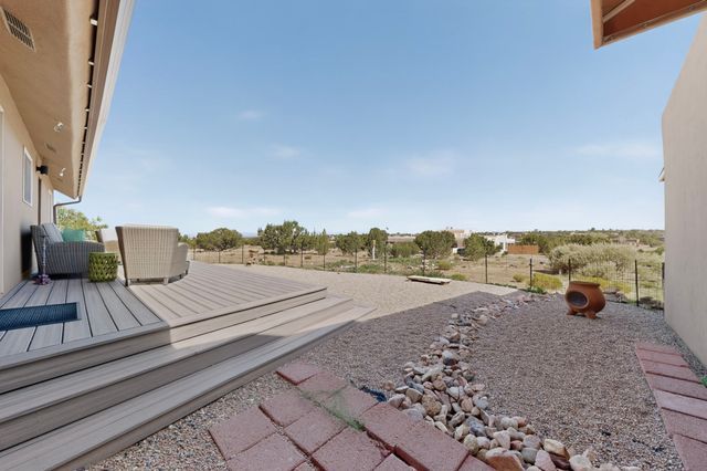 8 Estambre Court, Santa Fe, NM 87508