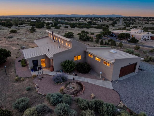 8 Estambre Court, Santa Fe, NM 87508