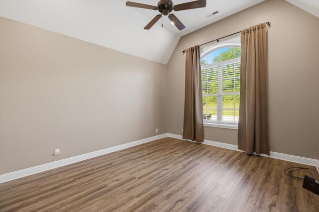 211 Village Cove Circle, Englewood, TN 37329
