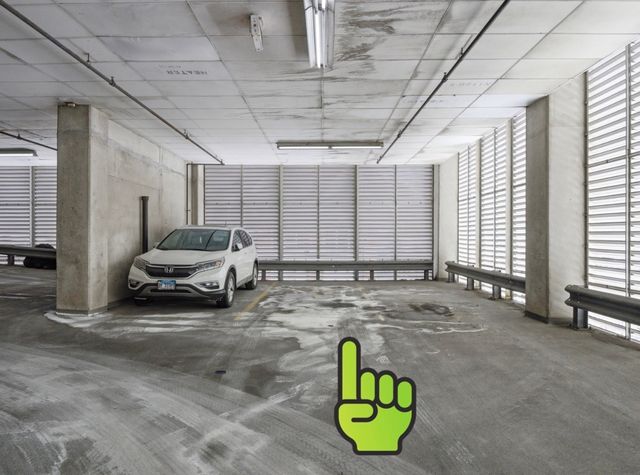 700 W Van Buren Street 602, Chicago, IL 60607