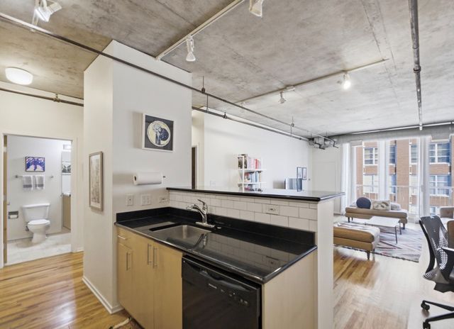 700 W Van Buren Street 602, Chicago, IL 60607