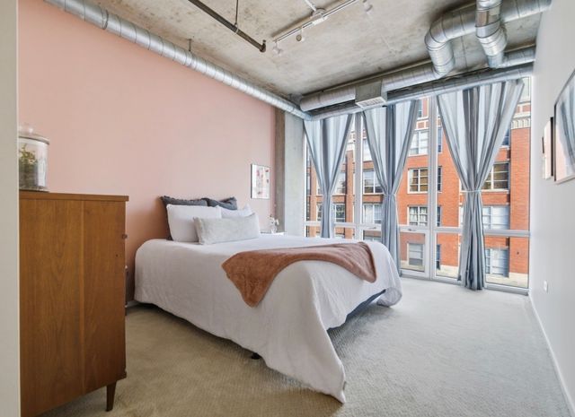 700 W Van Buren Street 602, Chicago, IL 60607