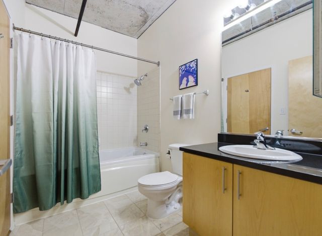 700 W Van Buren Street 602, Chicago, IL 60607