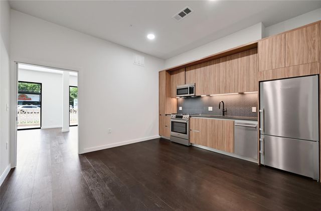 2209 S 1st ST 107, Austin, TX 78704