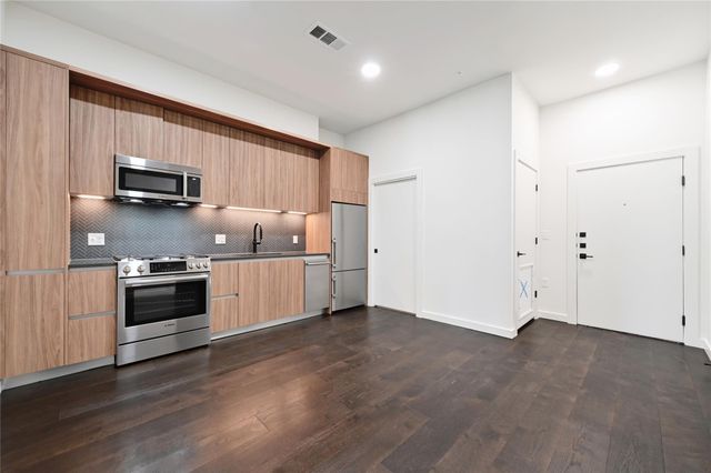 2209 S 1st ST 107, Austin, TX 78704
