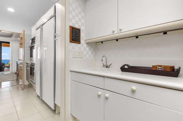 2 N Breakers Row N32, Palm Beach, FL 33480