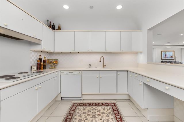 2 N Breakers Row N32, Palm Beach, FL 33480