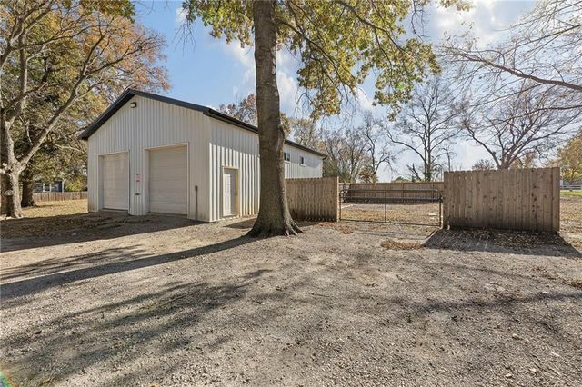 804 E 10th Street, Ottawa, KS 66067