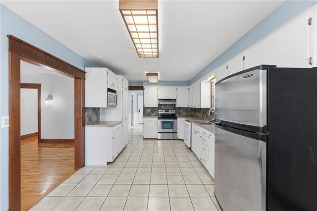 804 E 10th Street, Ottawa, KS 66067