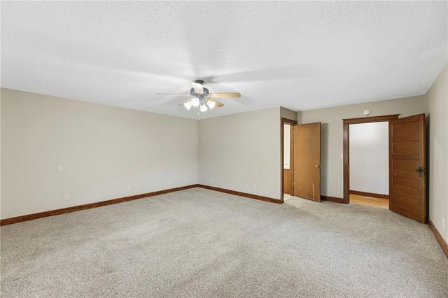 804 E 10th Street, Ottawa, KS 66067