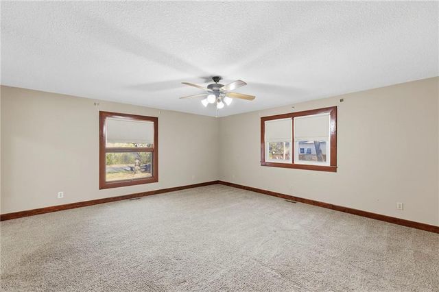 804 E 10th Street, Ottawa, KS 66067