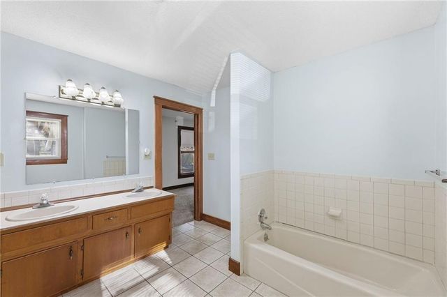 804 E 10th Street, Ottawa, KS 66067