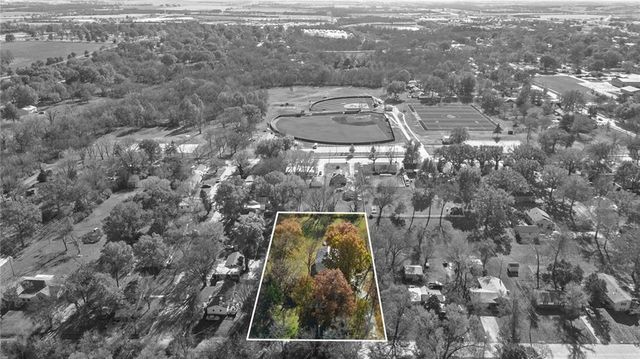 804 E 10th Street, Ottawa, KS 66067