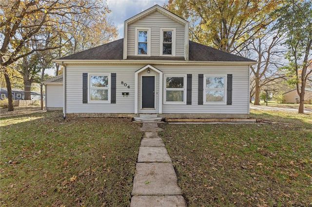 804 E 10th Street, Ottawa, KS 66067