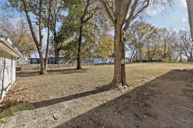 804 E 10th Street, Ottawa, KS 66067