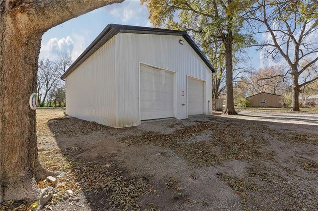 804 E 10th Street, Ottawa, KS 66067