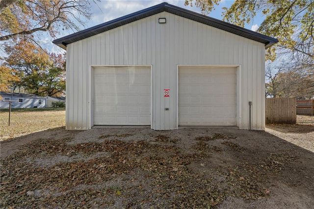 804 E 10th Street, Ottawa, KS 66067