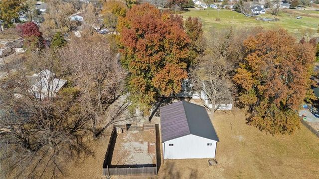 804 E 10th Street, Ottawa, KS 66067