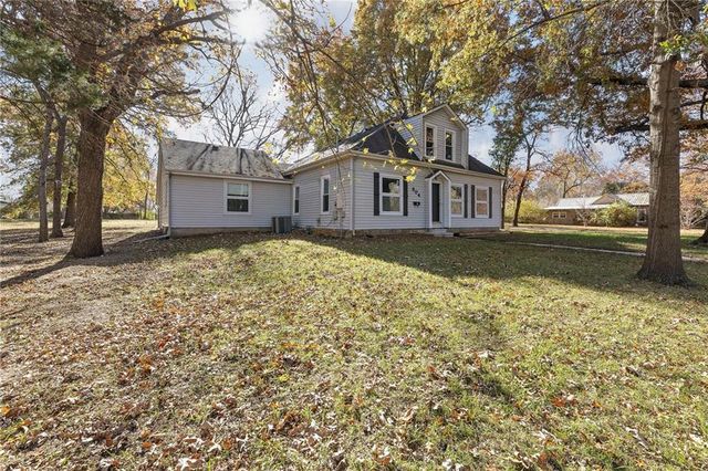 804 E 10th Street, Ottawa, KS 66067