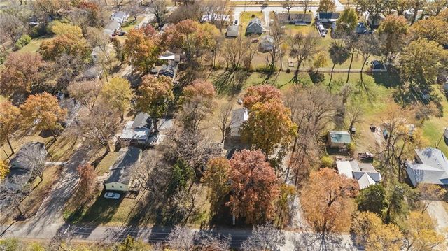 804 E 10th Street, Ottawa, KS 66067