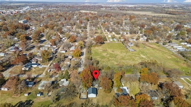 804 E 10th Street, Ottawa, KS 66067