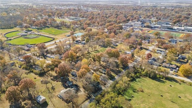 804 E 10th Street, Ottawa, KS 66067