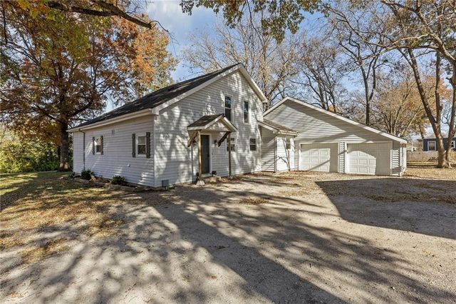 804 E 10th Street, Ottawa, KS 66067