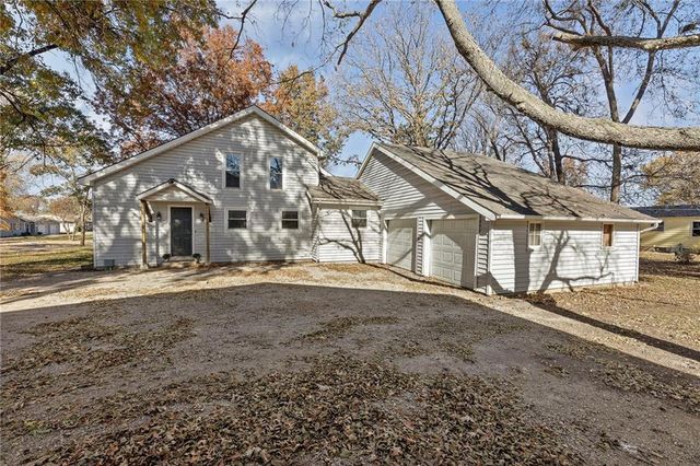 804 E 10th Street, Ottawa, KS 66067