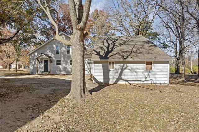 804 E 10th Street, Ottawa, KS 66067