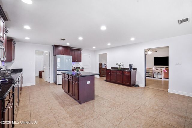 120 Cattail Lane, Ocean Springs, MS 39564