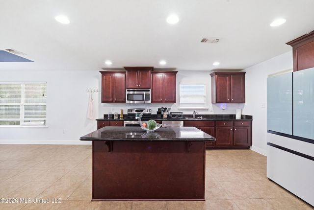 120 Cattail Lane, Ocean Springs, MS 39564