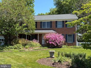 6 BATTLETOWN DR, Berryville, VA 22611