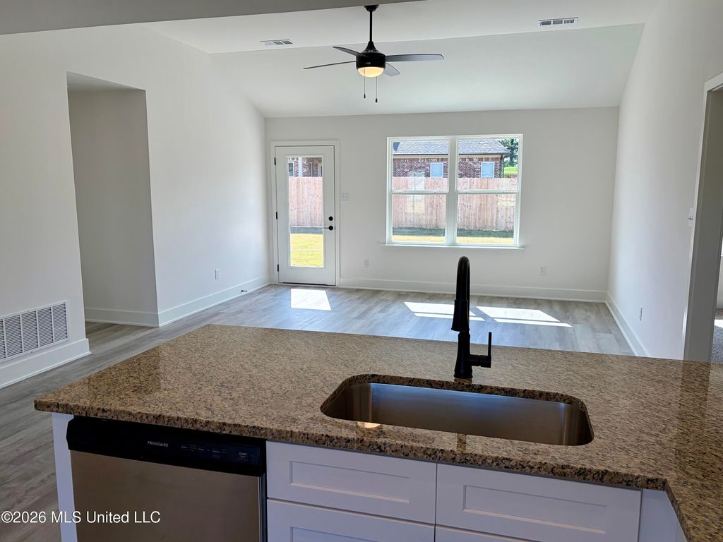 106 Red Bird Cove, Senatobia, MS 38668 — photo 4