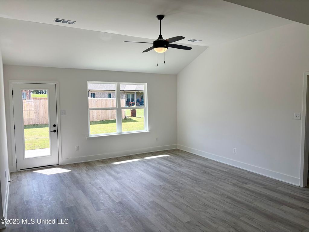 106 Red Bird Cove, Senatobia, MS 38668 — photo 5